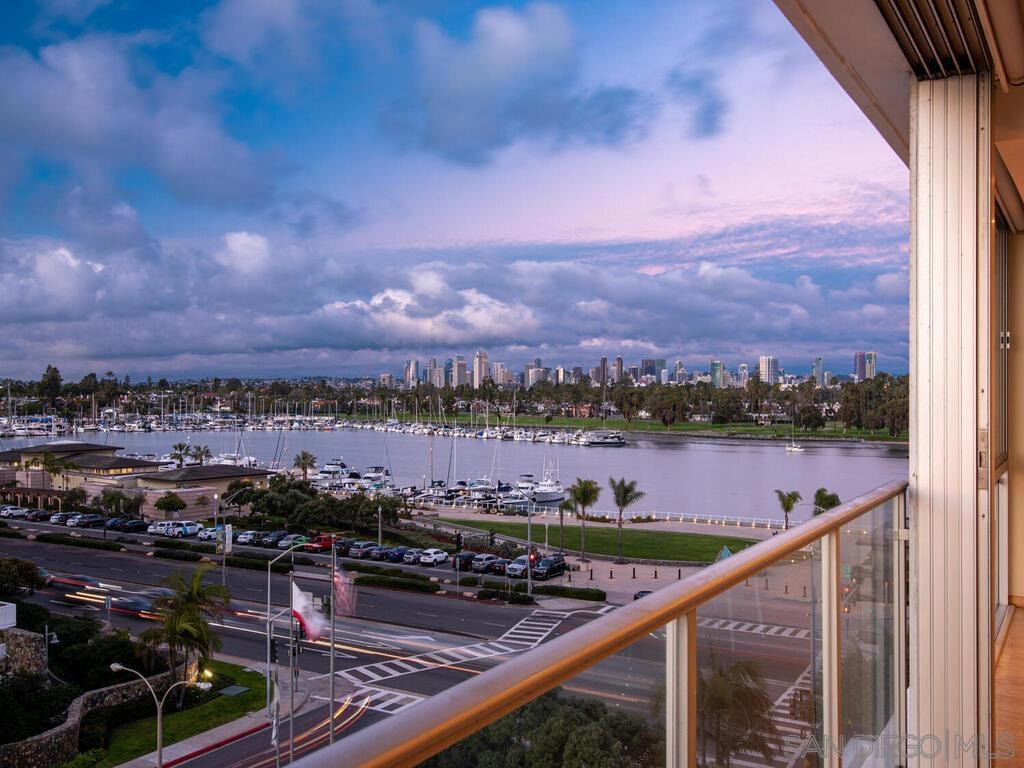 1810 Avenida Del Mundo 505 — photo