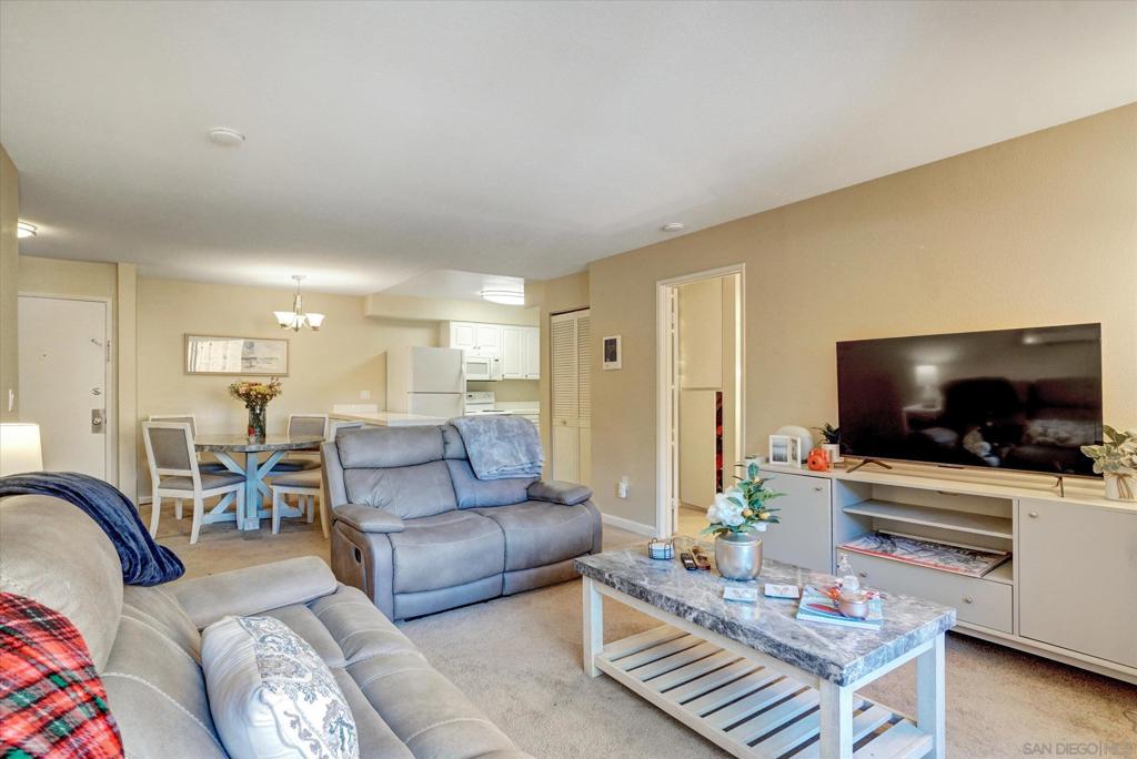 6955 Alvarado 61 — photo