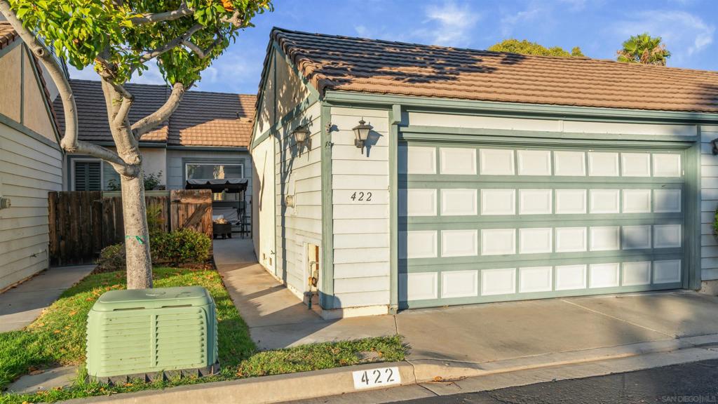 422 Devonshire Gln — photo