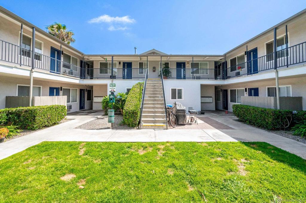 8969 Grossmont Blvd — photo