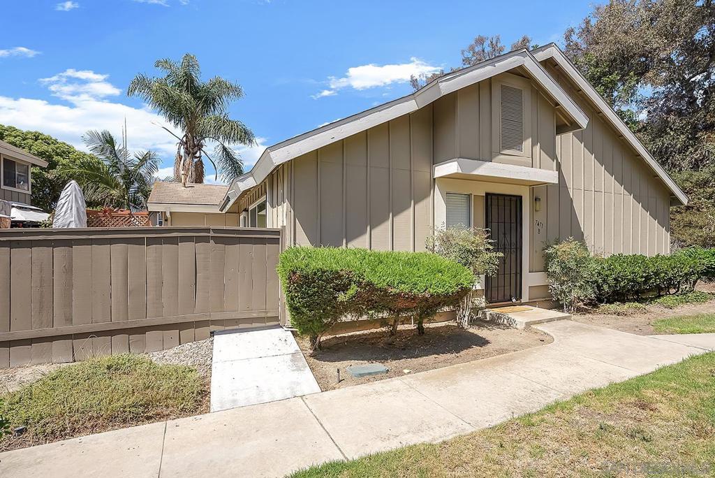 7471 Tooma St Unit B — photo