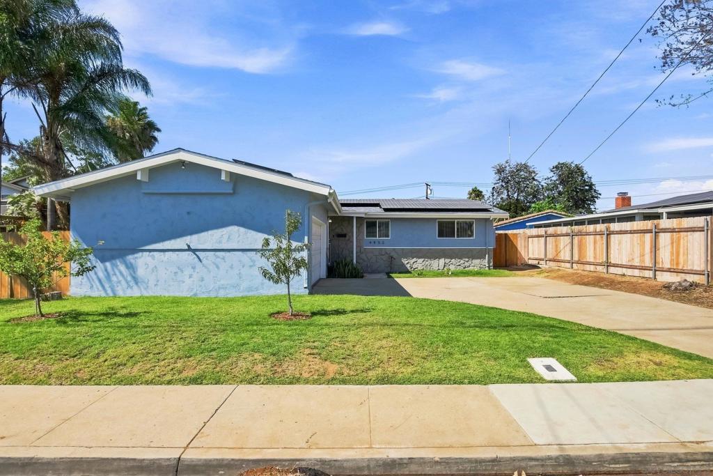 4952 Fir St — photo