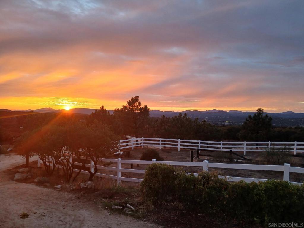 1576 Tierra Del Sol Road — photo