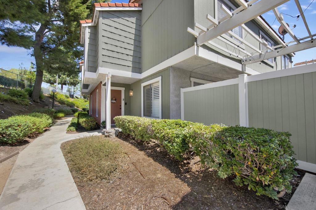 1030 Golden Springs Drive B — photo