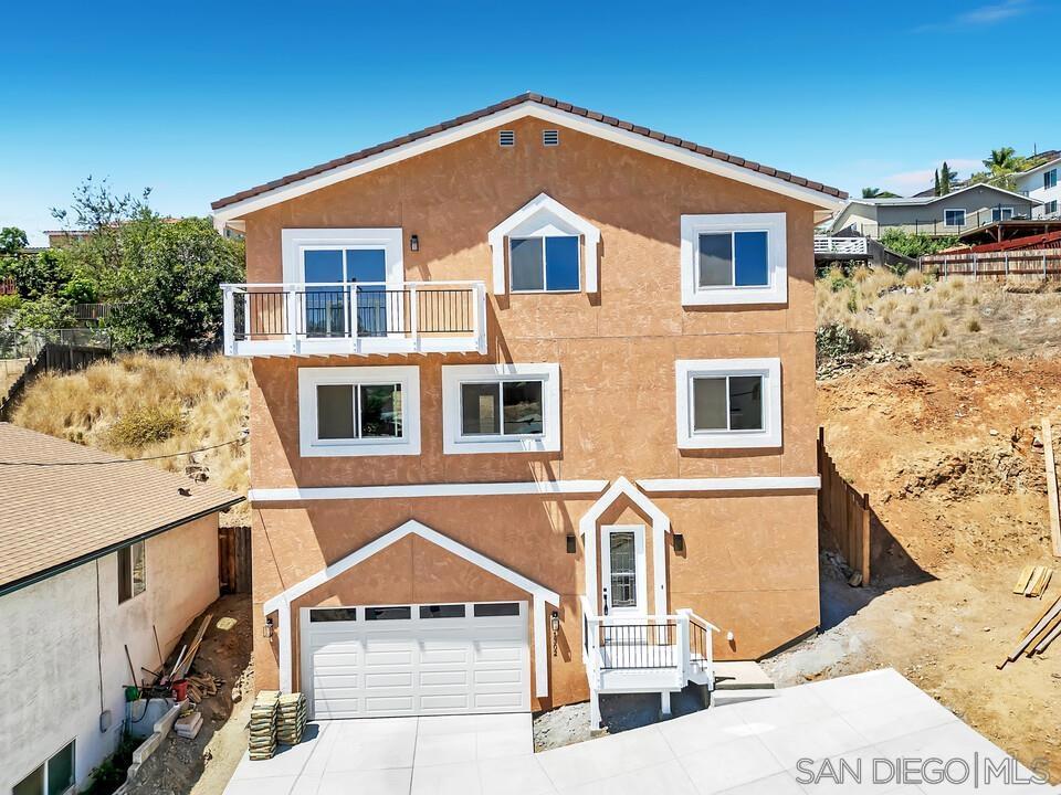 1302 La Presa — photo