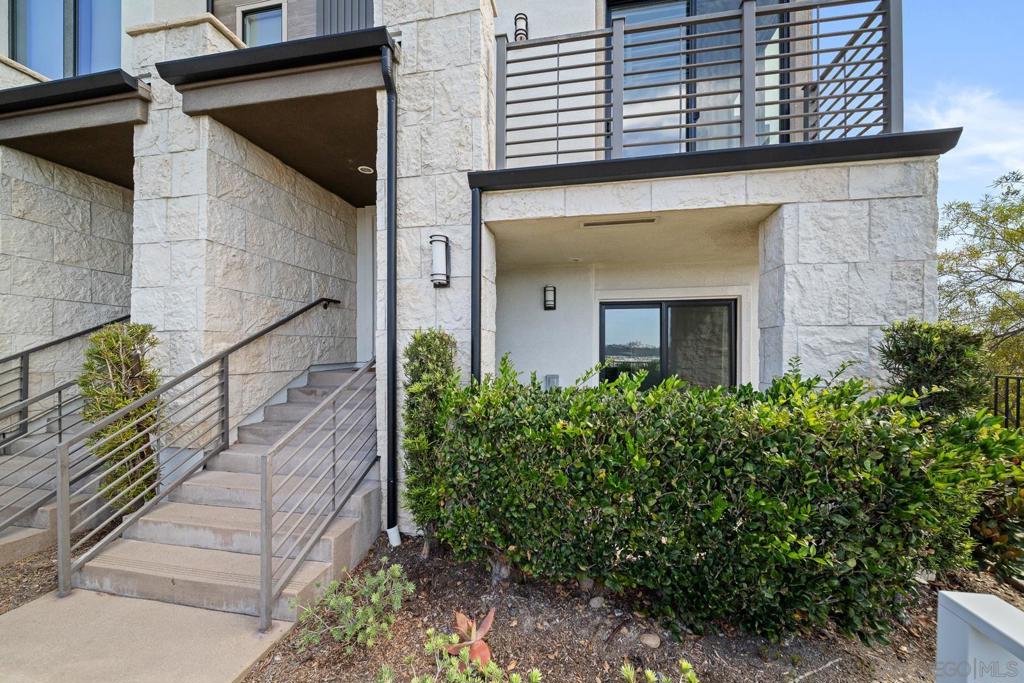8309 Distinctive — photo