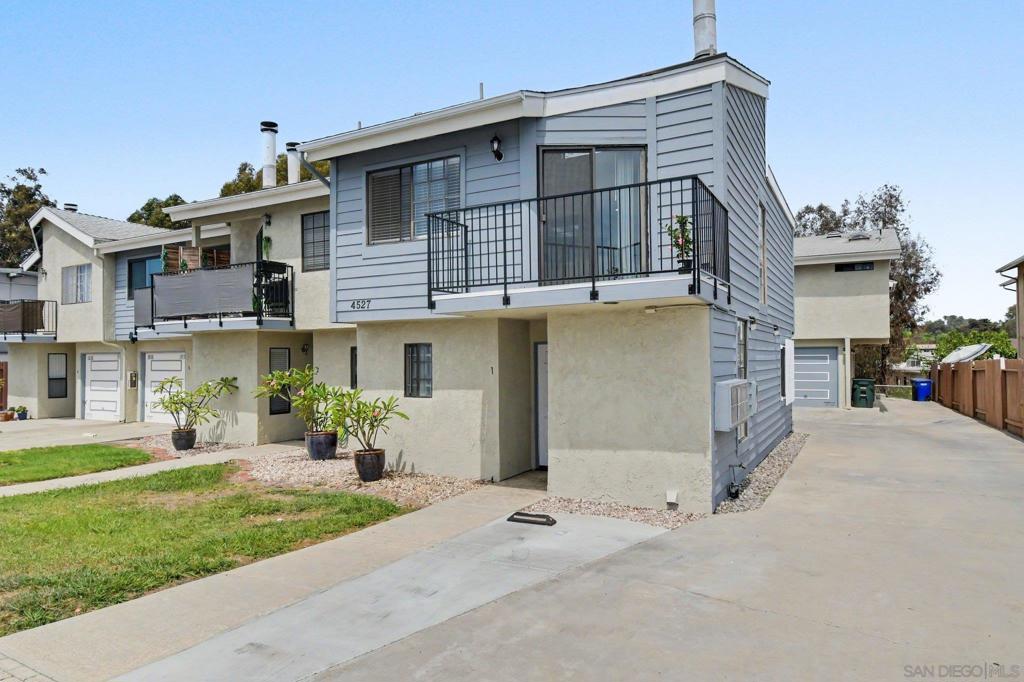 4527 Contour Blvd 1 — photo