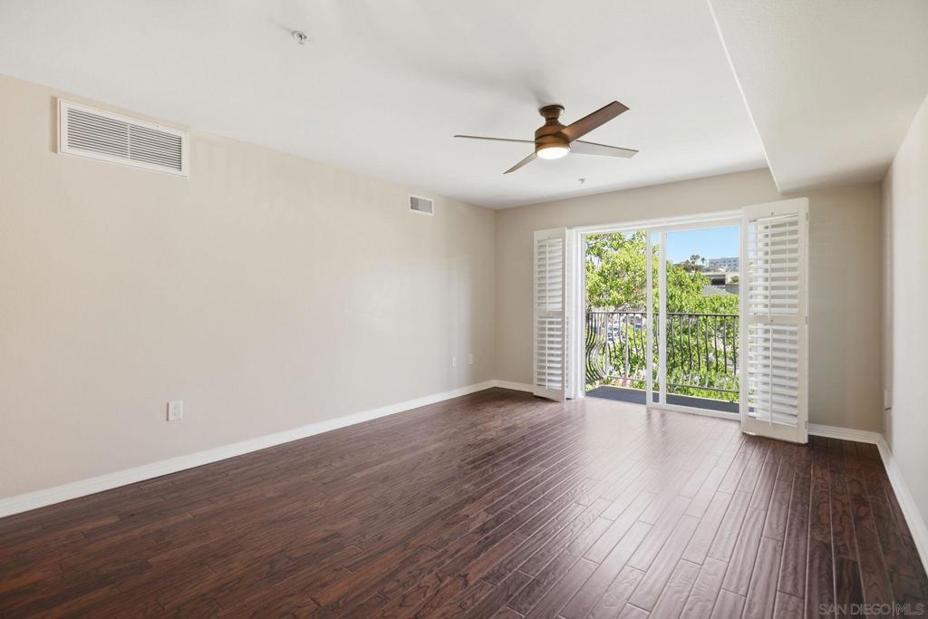 801 W Hawthorn 406 — photo