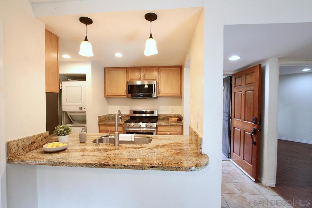 3021 Golden Oak Way — photo