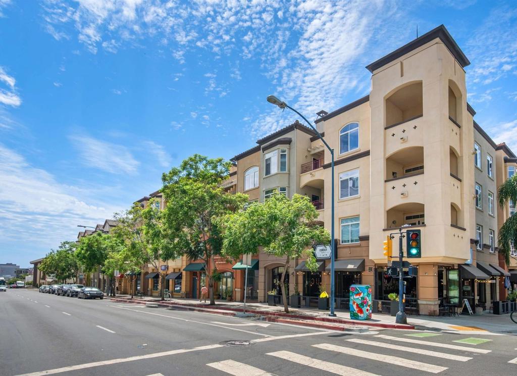 2400 5th Ave 425 — photo