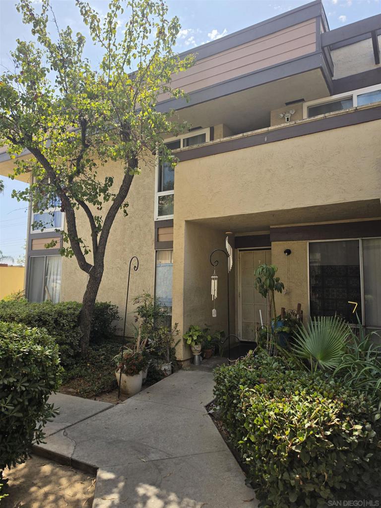 745 E Bradley Ave 107 — photo