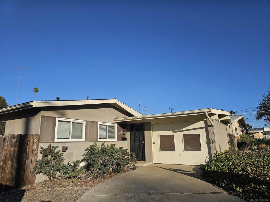 4858 Chateau Drive — photo