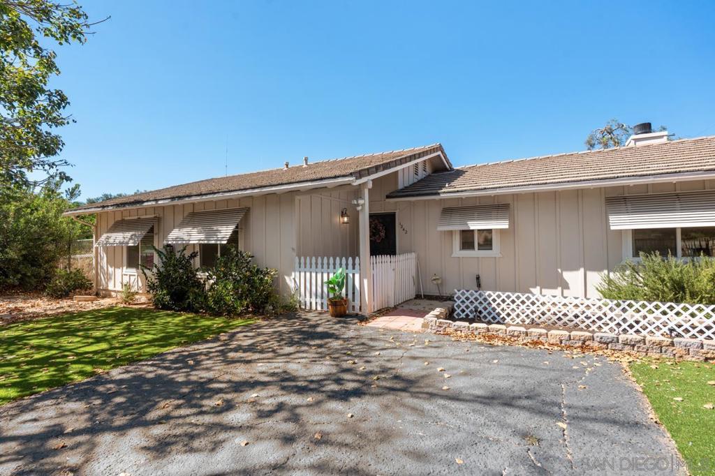 1242 Hillcrest Lane — photo