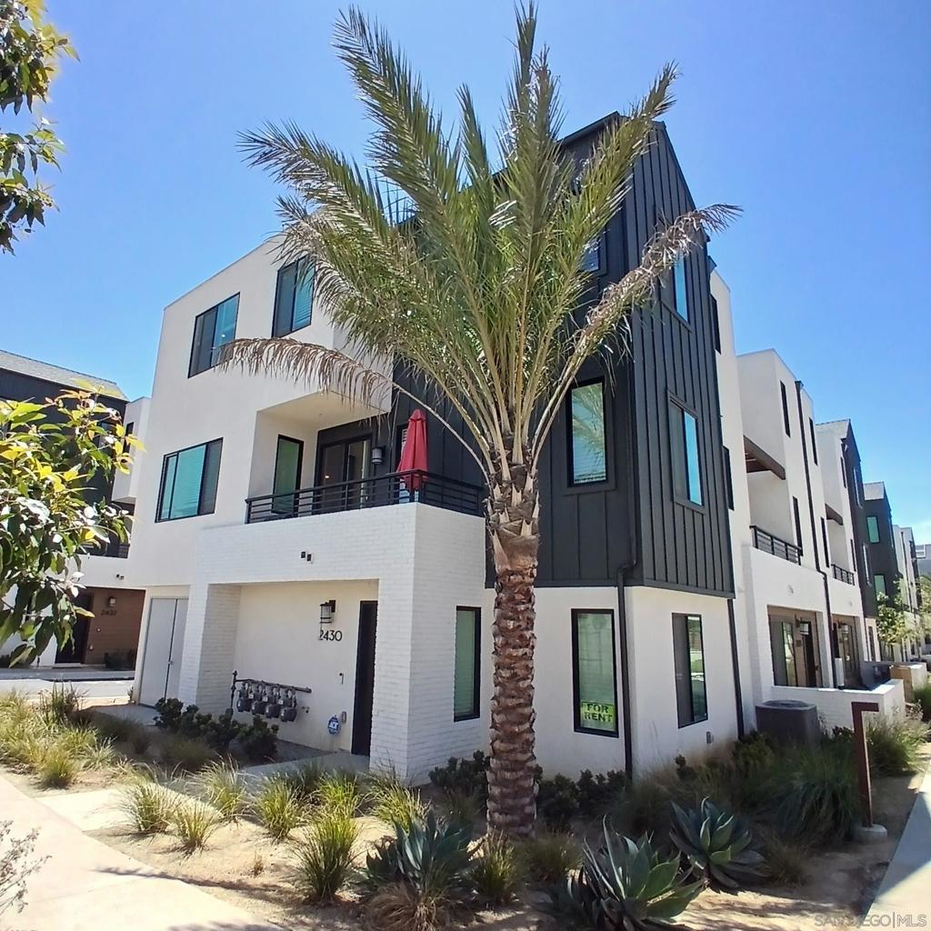 2430 Cascalote Loop — photo