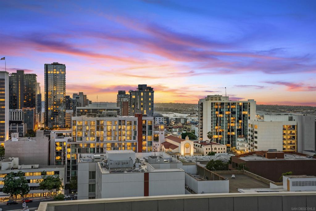 702 Ash Street 800 — photo