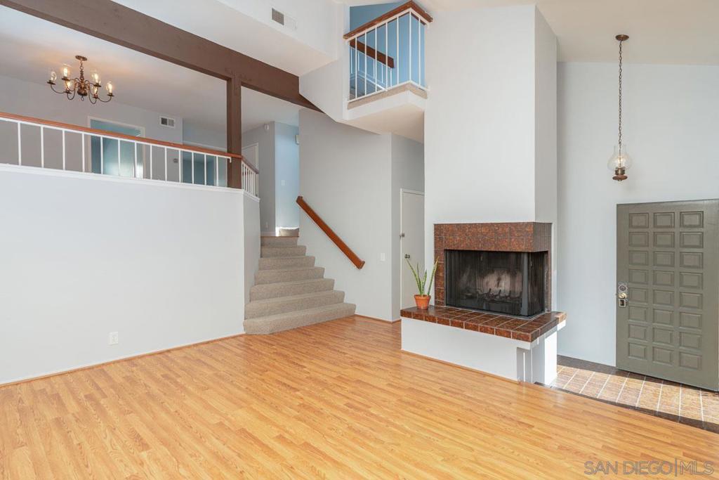 3286 Caminito Eastbluff 114 — photo