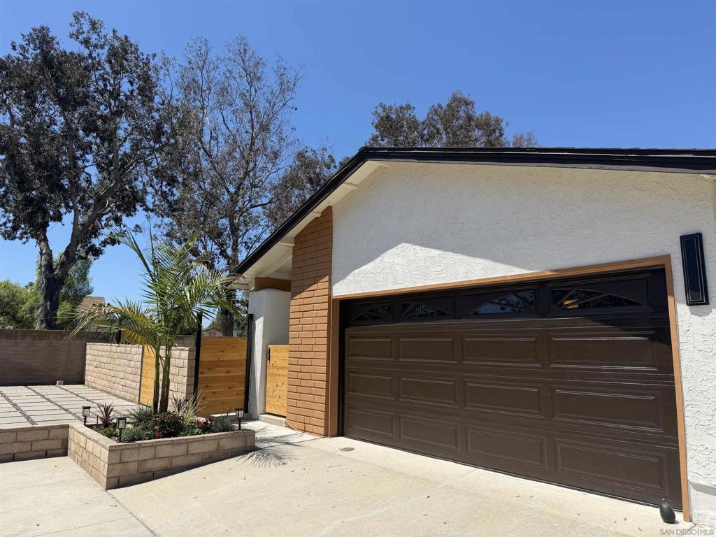 1343 Blue Falls Dr — photo