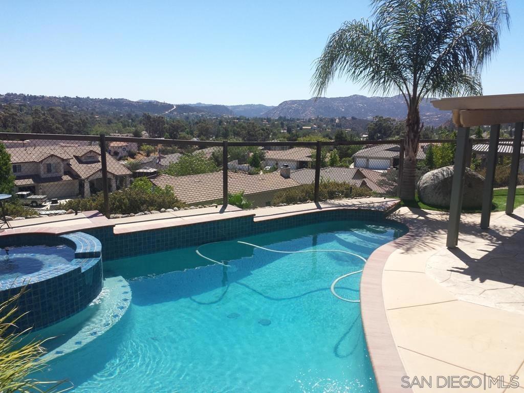 2075 Boulders Road — photo