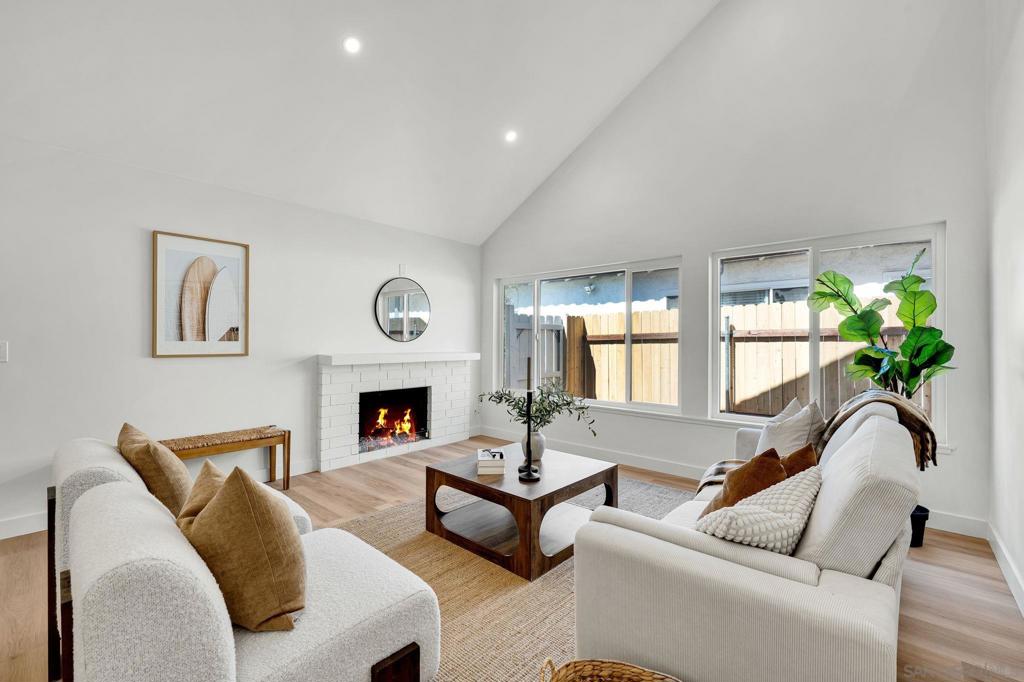 1360 Cerritos Ct — photo