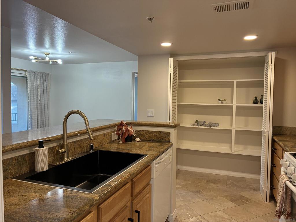 150 N River Circle 206 — photo