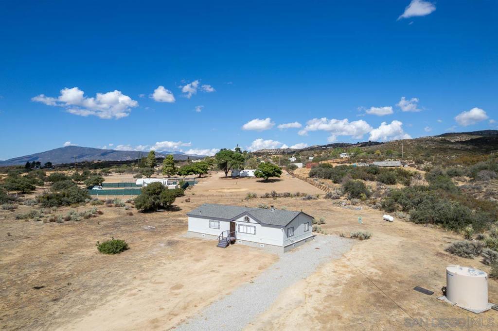 59420 Roger Lane — photo