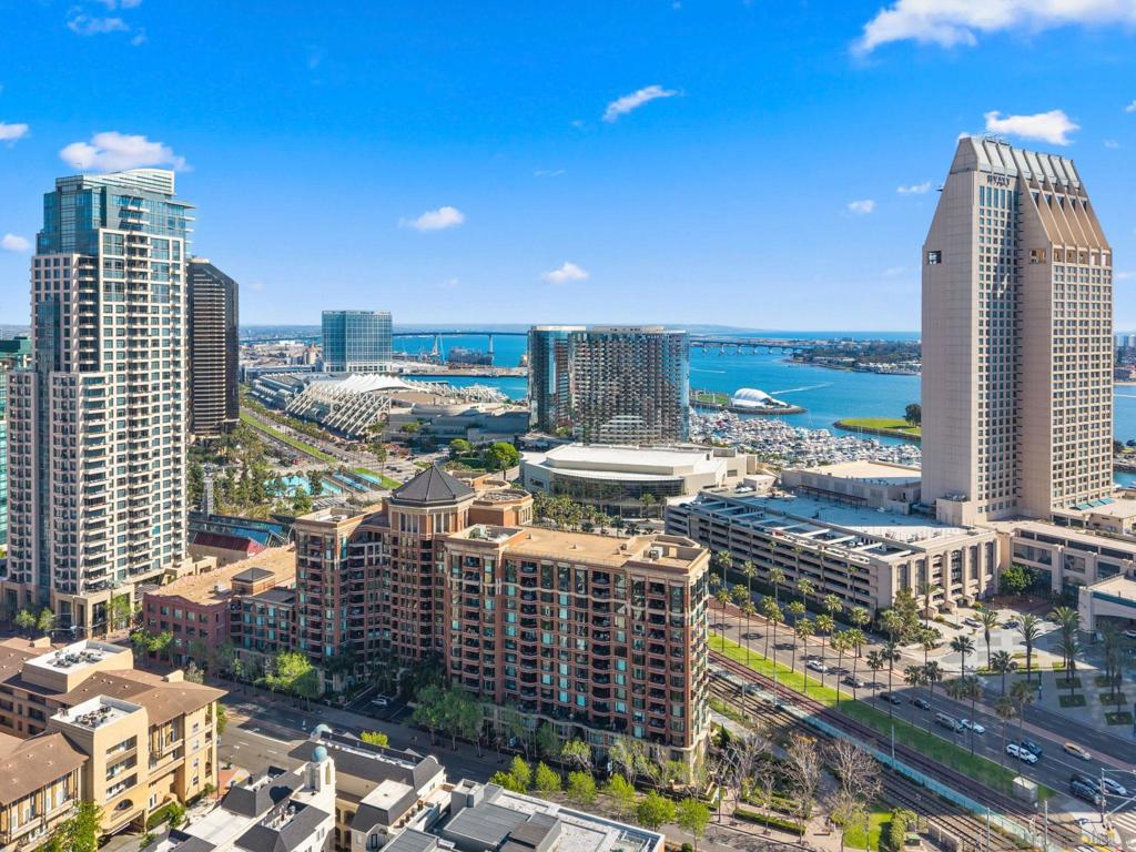 500 W Harbor Dr 1022 — photo