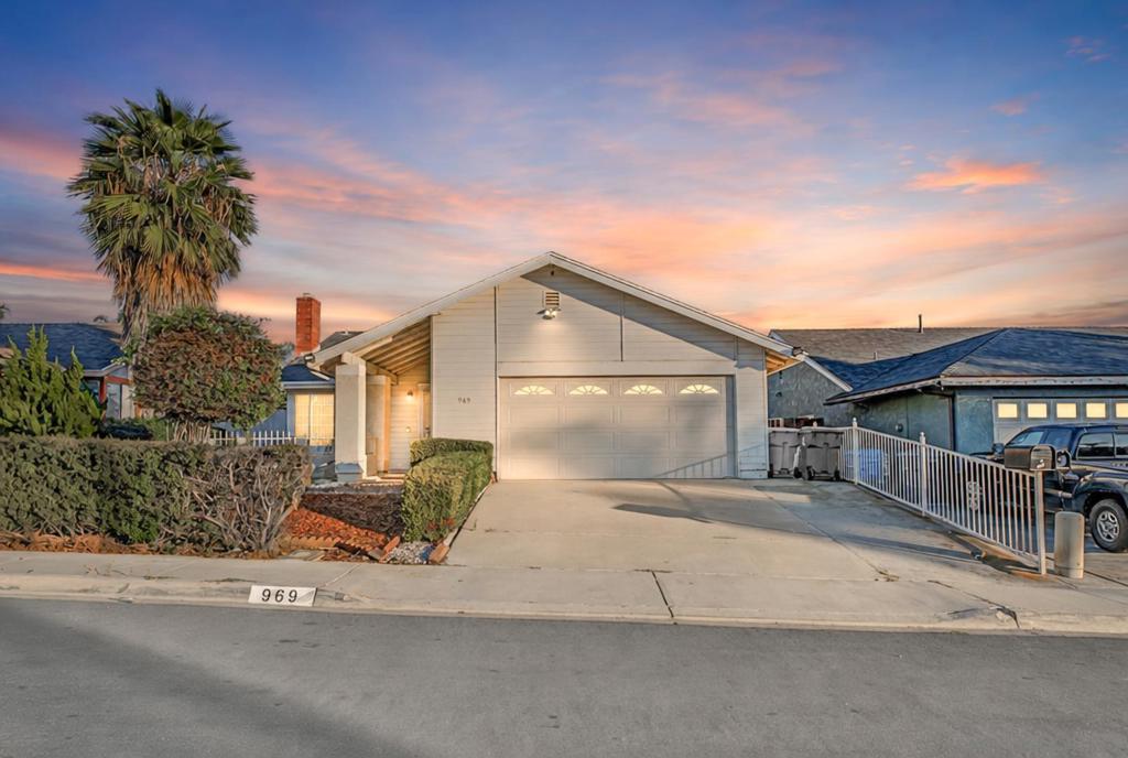 969 Shady Elm Pl. — photo