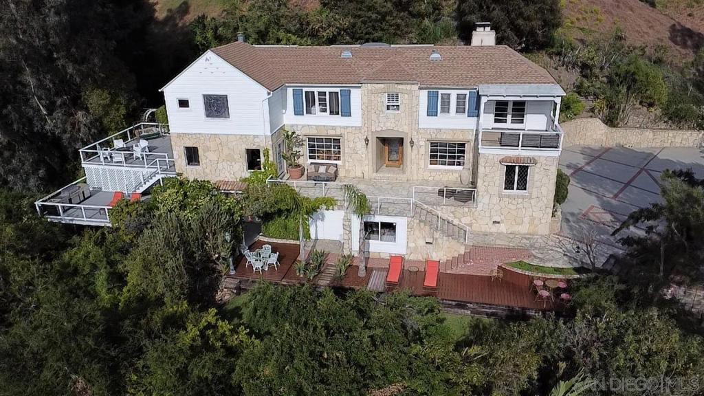 2400 Benedict Canyon Dr — photo