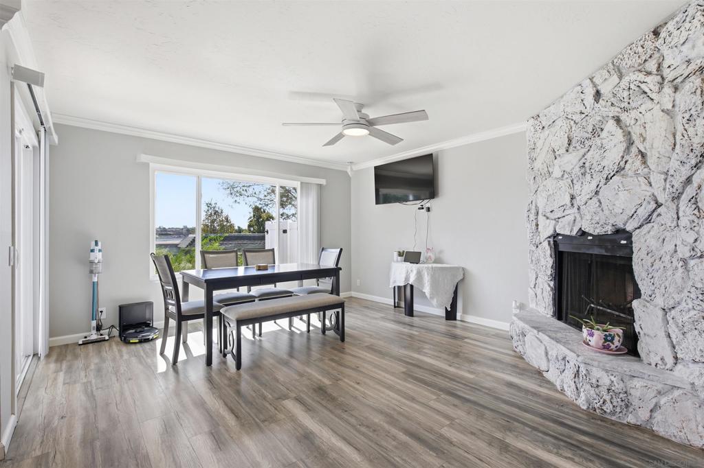1640 Maple Drive — photo