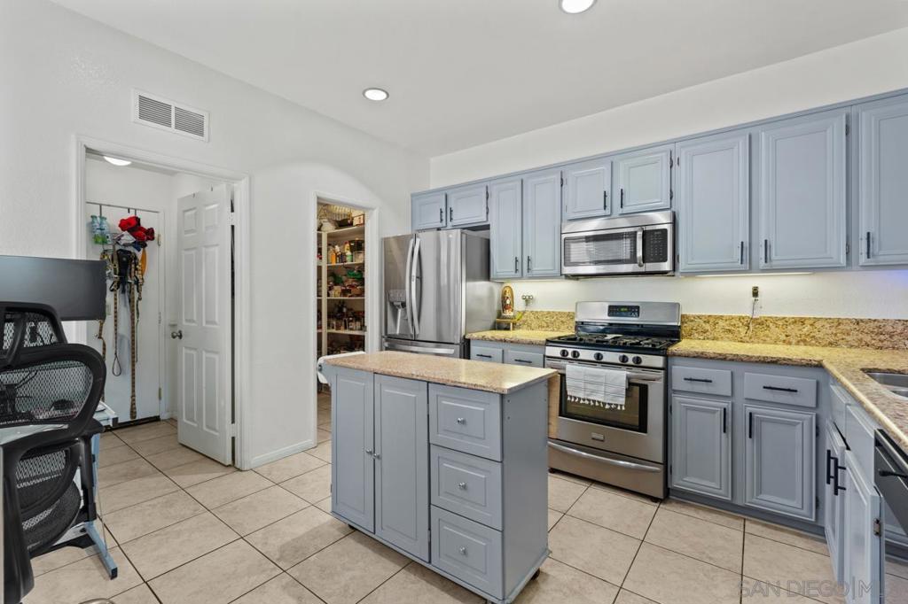 6373 Avenida De Las Vistas Unit 3 — photo
