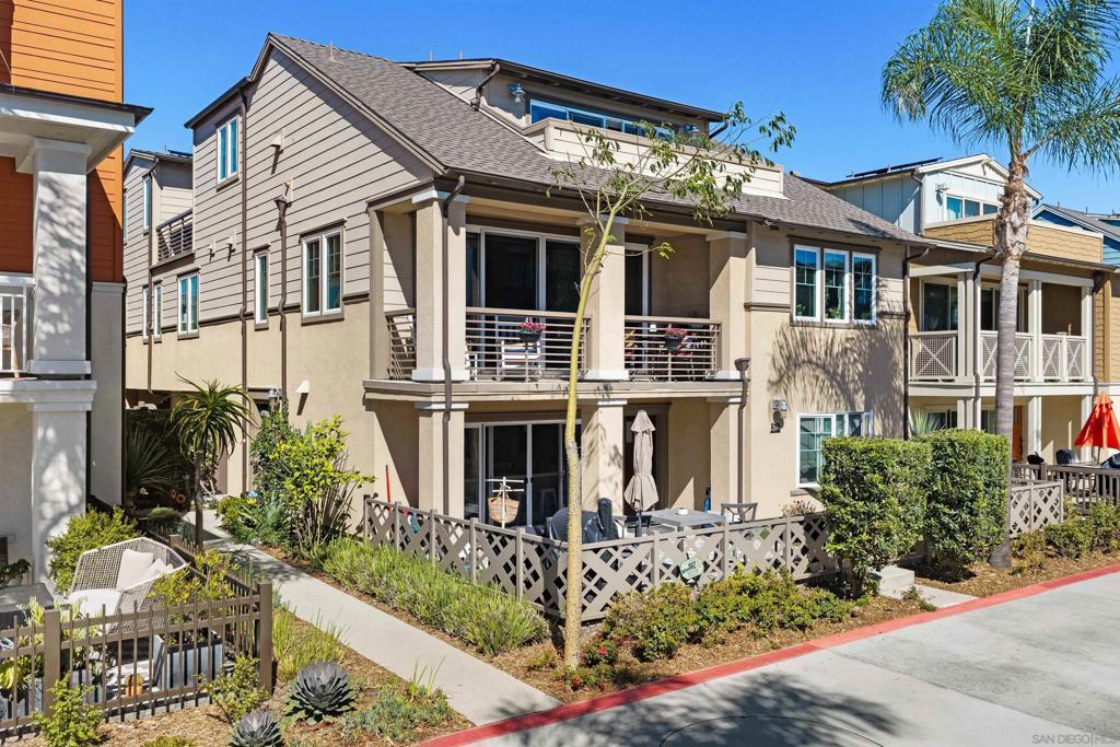 810 Santa Barbara Pl — photo