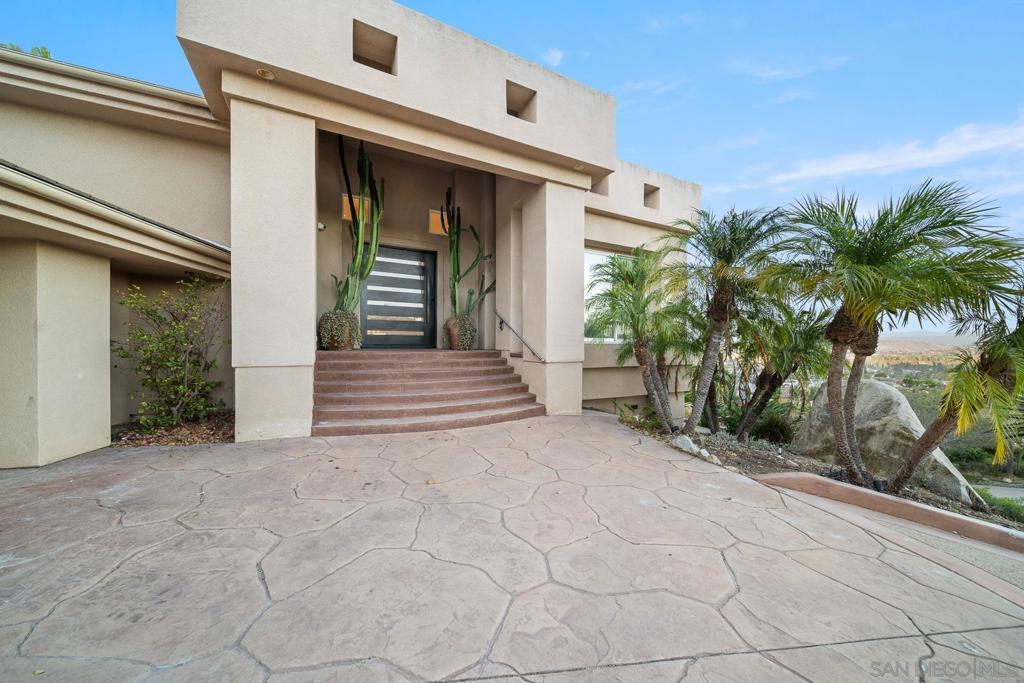 17348 Via Del Campo — photo