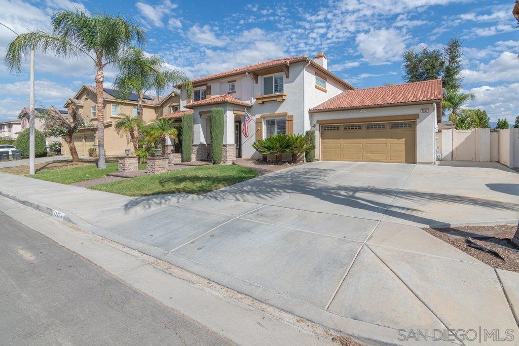 1247 Huckleberry Ln — photo