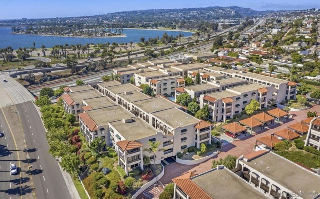 2510 Clairemont Drive Unit 204 — photo