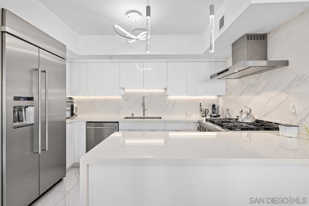 500 W Harbor Drive Unit 1013 — photo