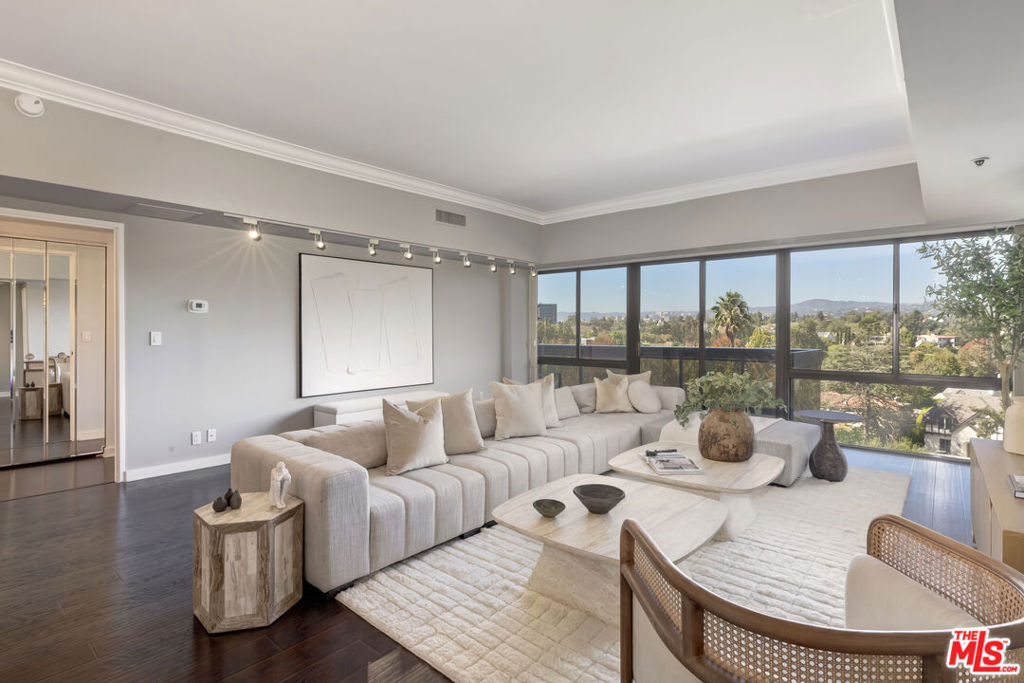 10445 Wilshire Boulevard Unit 703 — photo