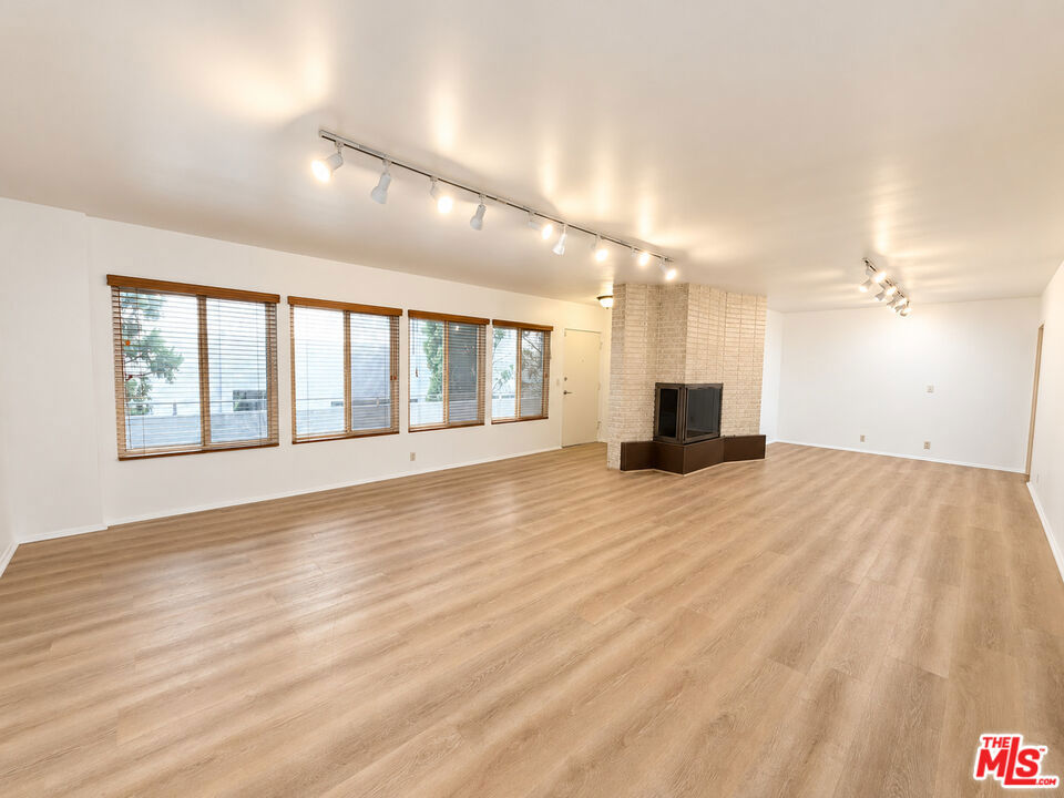 415 N Palm Drive Unit 202 — photo