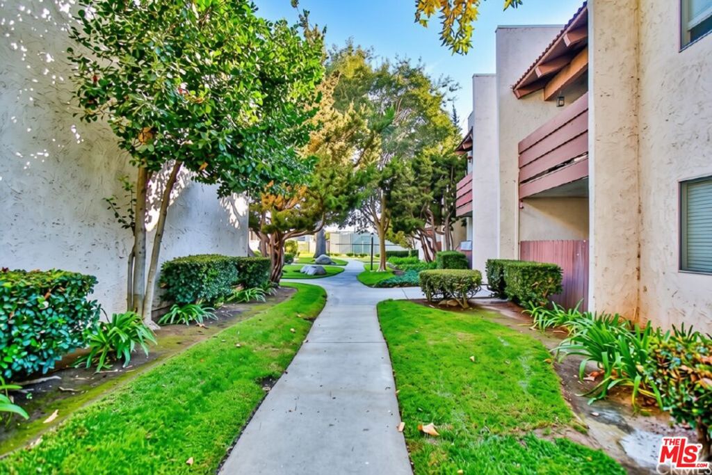 17552 Vandenberg Lane Unit 14 — photo