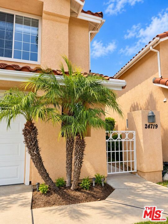 24719 Calle Largo — photo