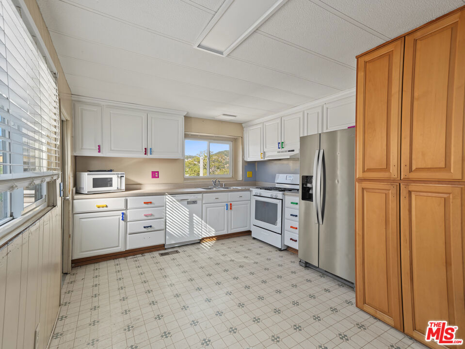 22125 Loop Drive, Redding, CA 96003 — photo 3