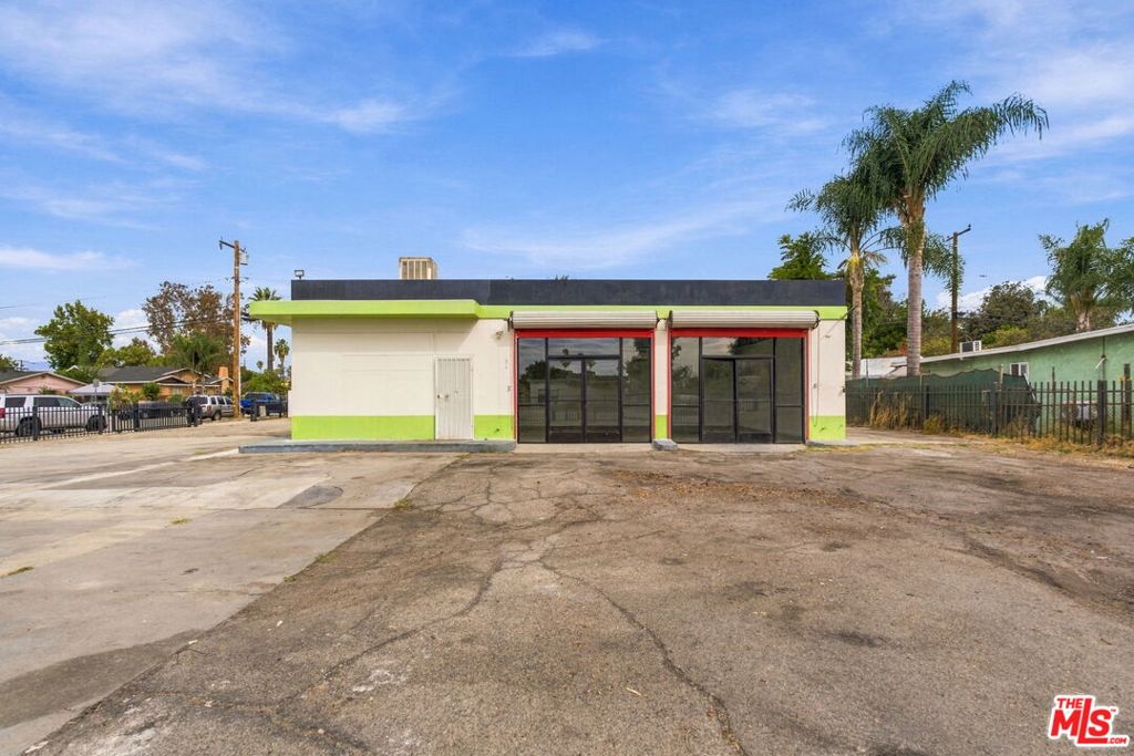 1195 W Mission Boulevard — photo