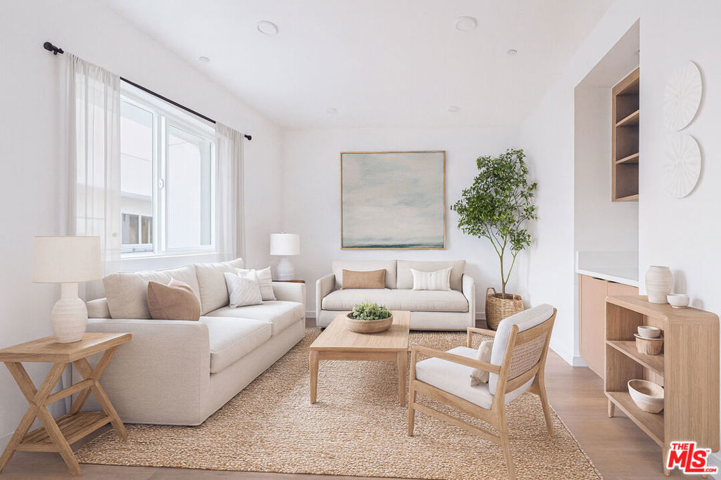 14606 Sylvan Street Unit 305 — photo