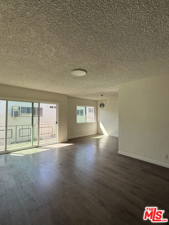 14930 Magnolia Boulevard Unit 6 — photo
