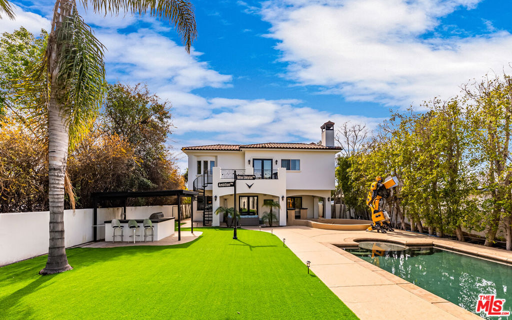 23123 Oxnard Street — photo