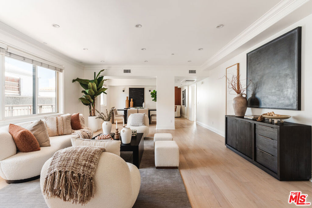 11749 Goshen Avenue Unit 402 — photo