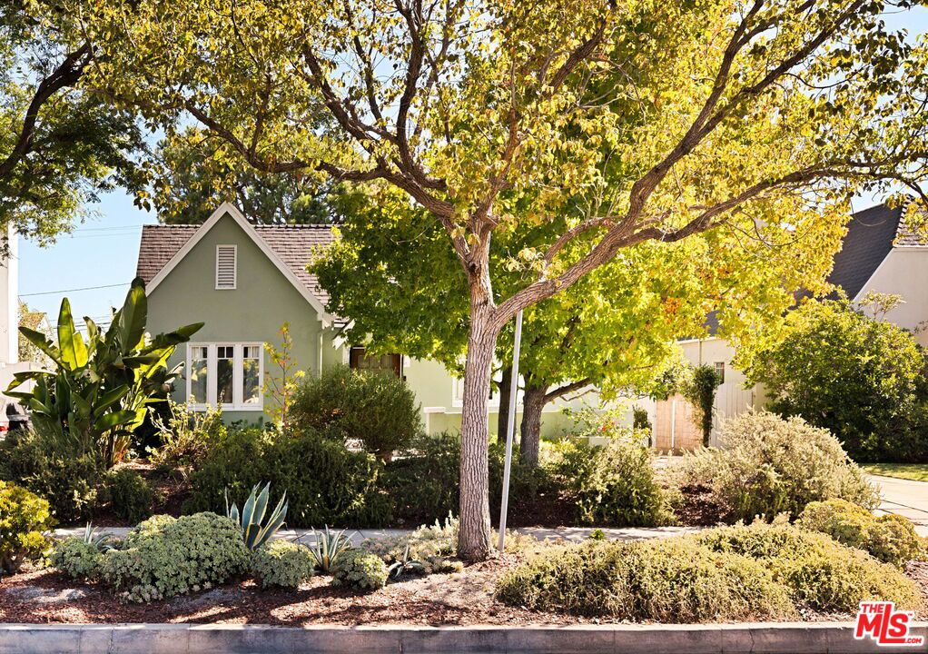 336 N Beachwood Drive — photo