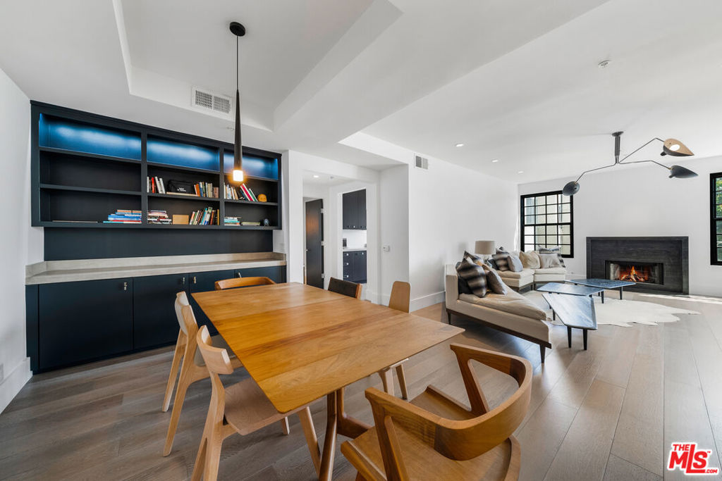 960 N Doheny Drive Unit 301 — photo