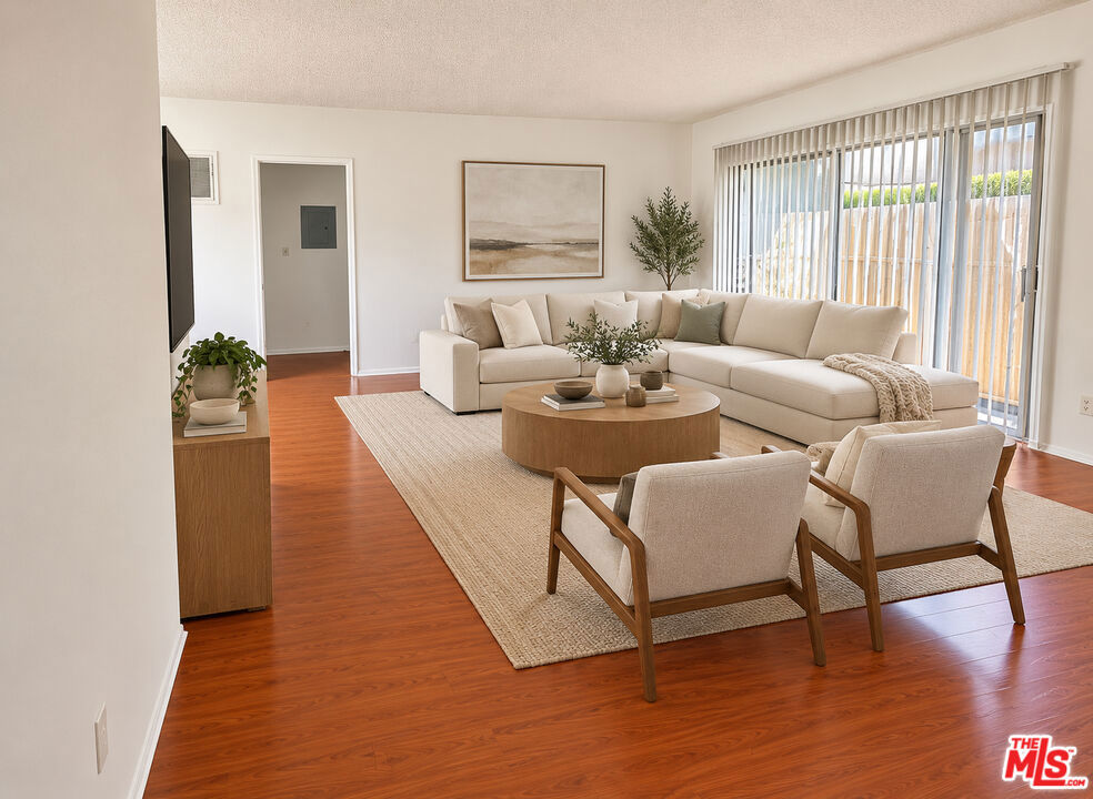 18444 Collins Street Unit 9 — photo