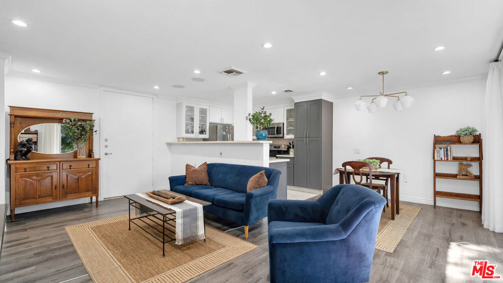 100 S Doheny Drive Unit 221 — photo