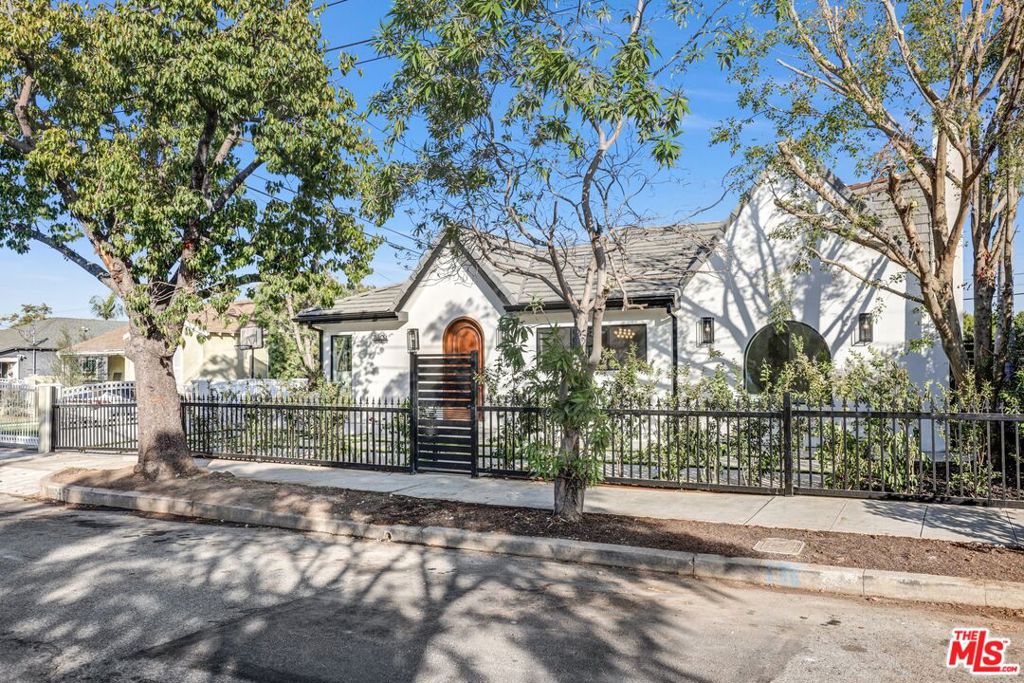 11404 Biona Drive — photo